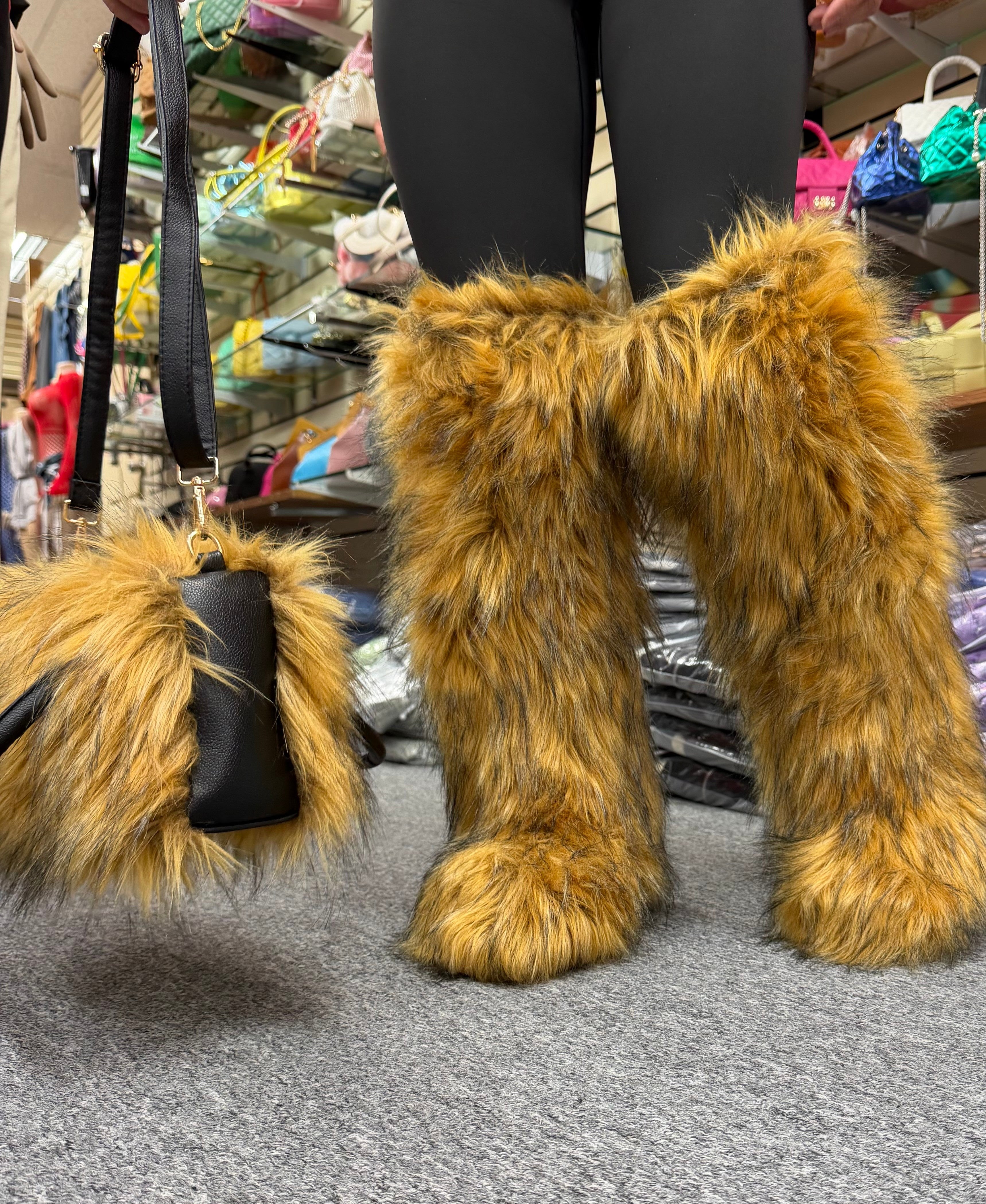 TORONTO FUR BOOTS